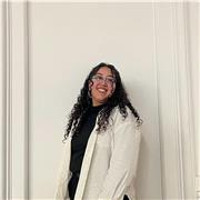 Profesora de Inglés recientemente egresada. Cuento con certificación C1 de Cambridge. Tengo experiencia con niños/as y adultos